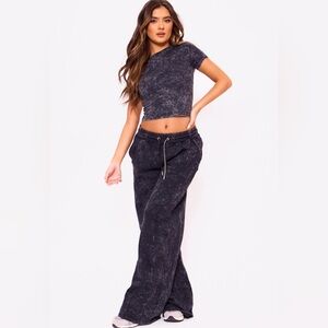 PLT PrettyLittleThing set. Sweatpants and t-shirt